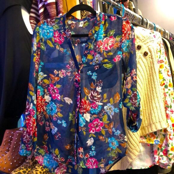 Adorable NWOT sheer floral blouse - Picture 1 of 7
